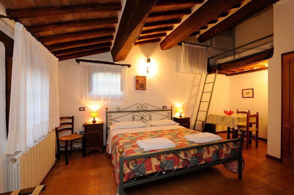 Отель Relais Borgo Torale Пассиньяно-суль-Тразимено Экстерьер фото