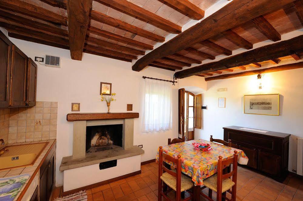 Отель Relais Borgo Torale Пассиньяно-суль-Тразимено Экстерьер фото