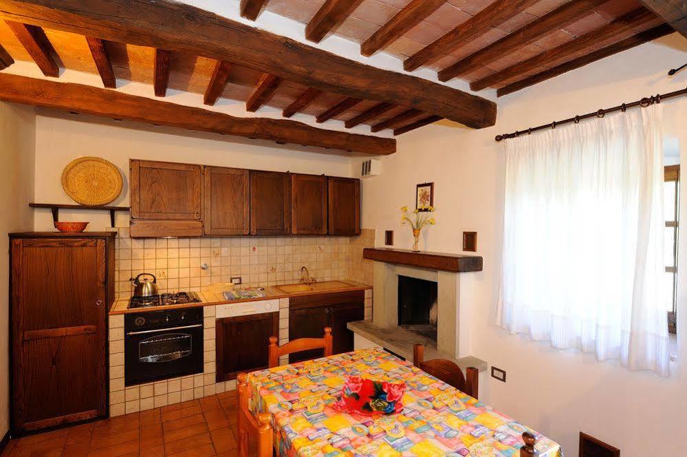 Отель Relais Borgo Torale Пассиньяно-суль-Тразимено Экстерьер фото