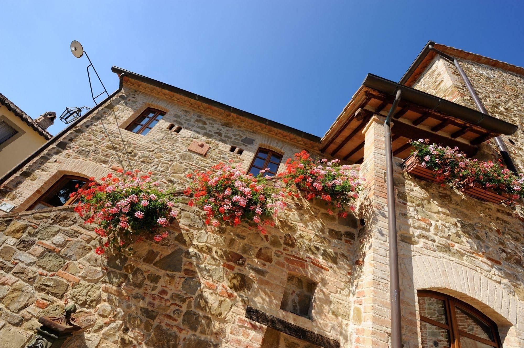 Отель Relais Borgo Torale Пассиньяно-суль-Тразимено Экстерьер фото