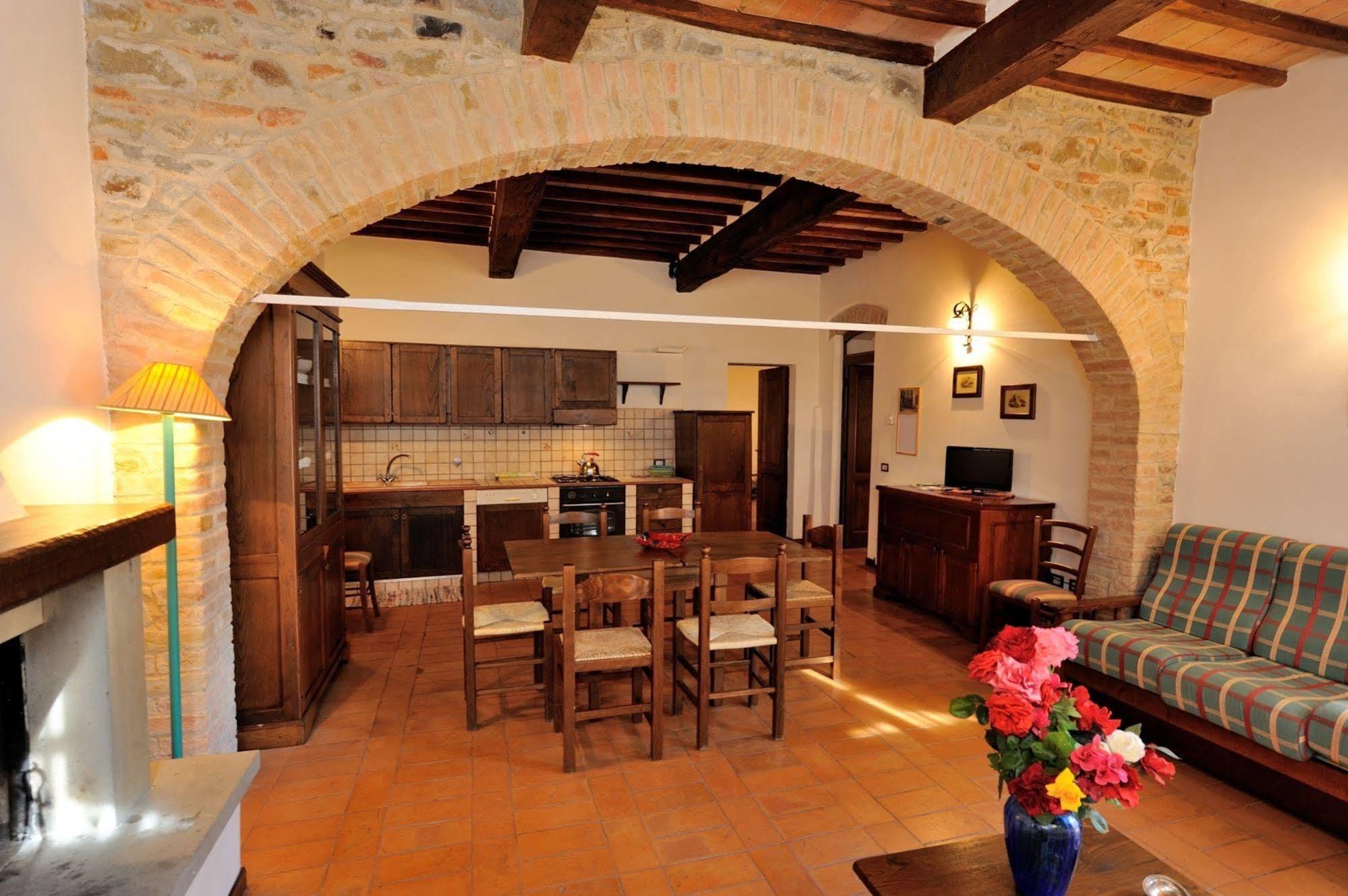 Отель Relais Borgo Torale Пассиньяно-суль-Тразимено Экстерьер фото
