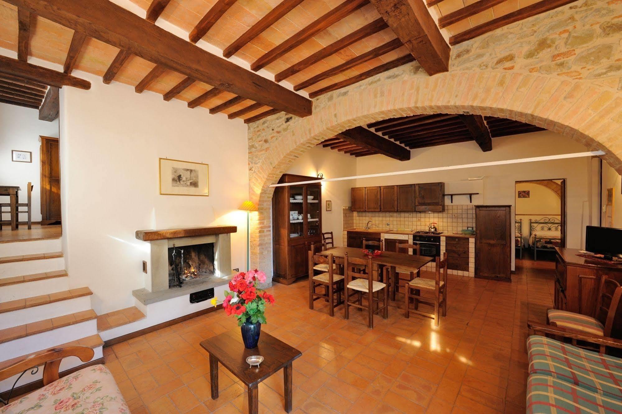 Отель Relais Borgo Torale Пассиньяно-суль-Тразимено Экстерьер фото