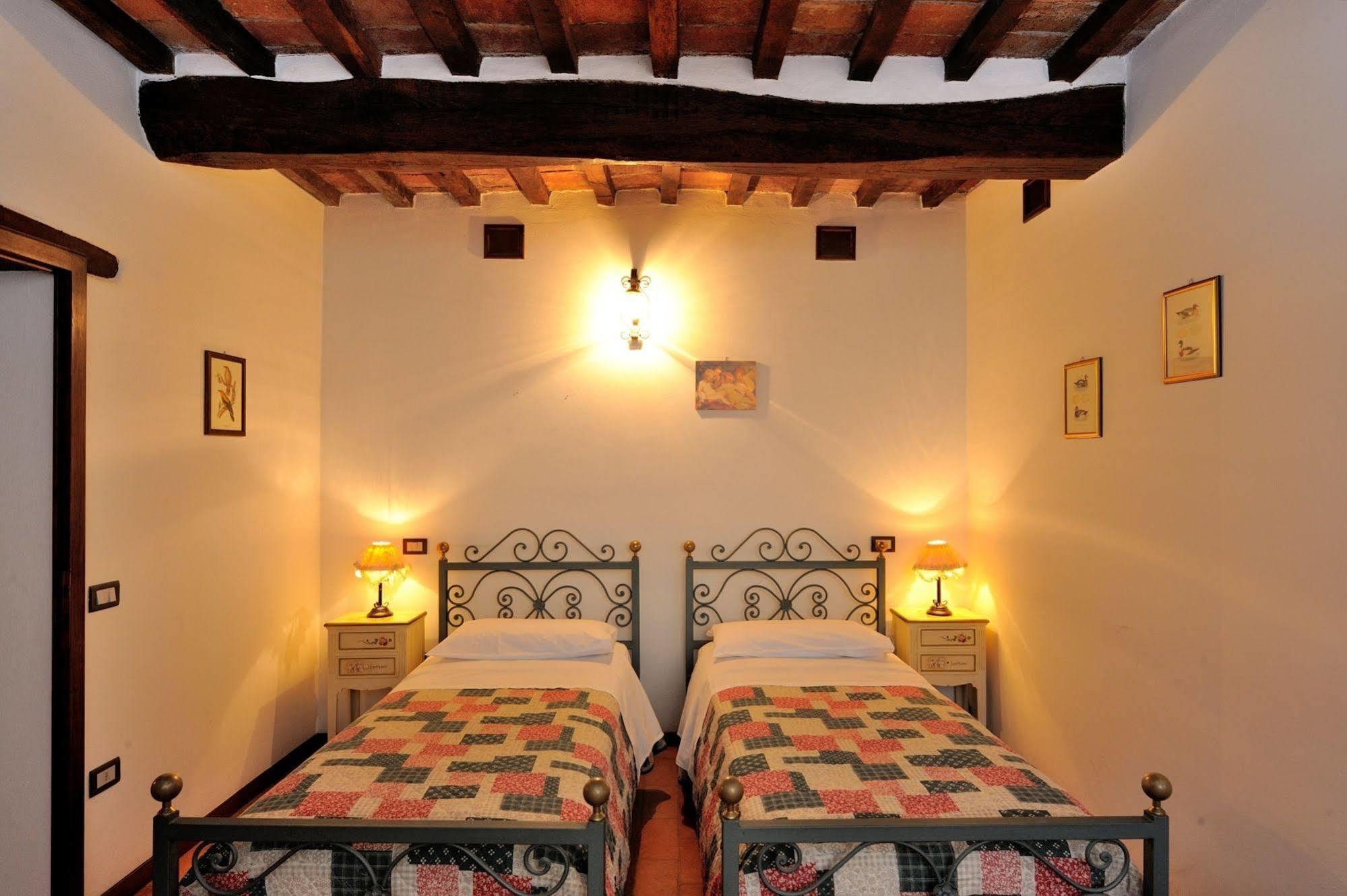 Отель Relais Borgo Torale Пассиньяно-суль-Тразимено Экстерьер фото