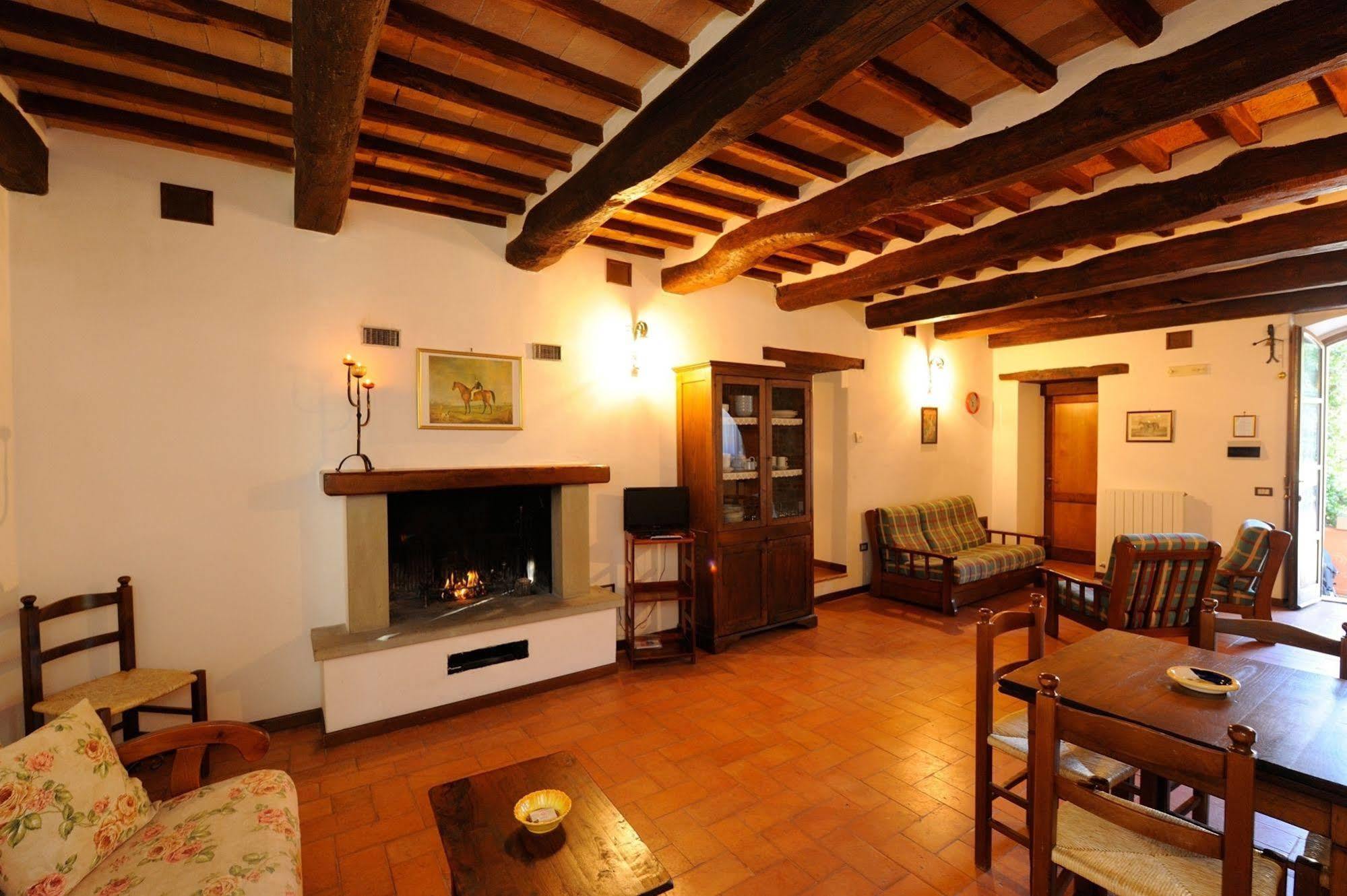 Отель Relais Borgo Torale Пассиньяно-суль-Тразимено Экстерьер фото