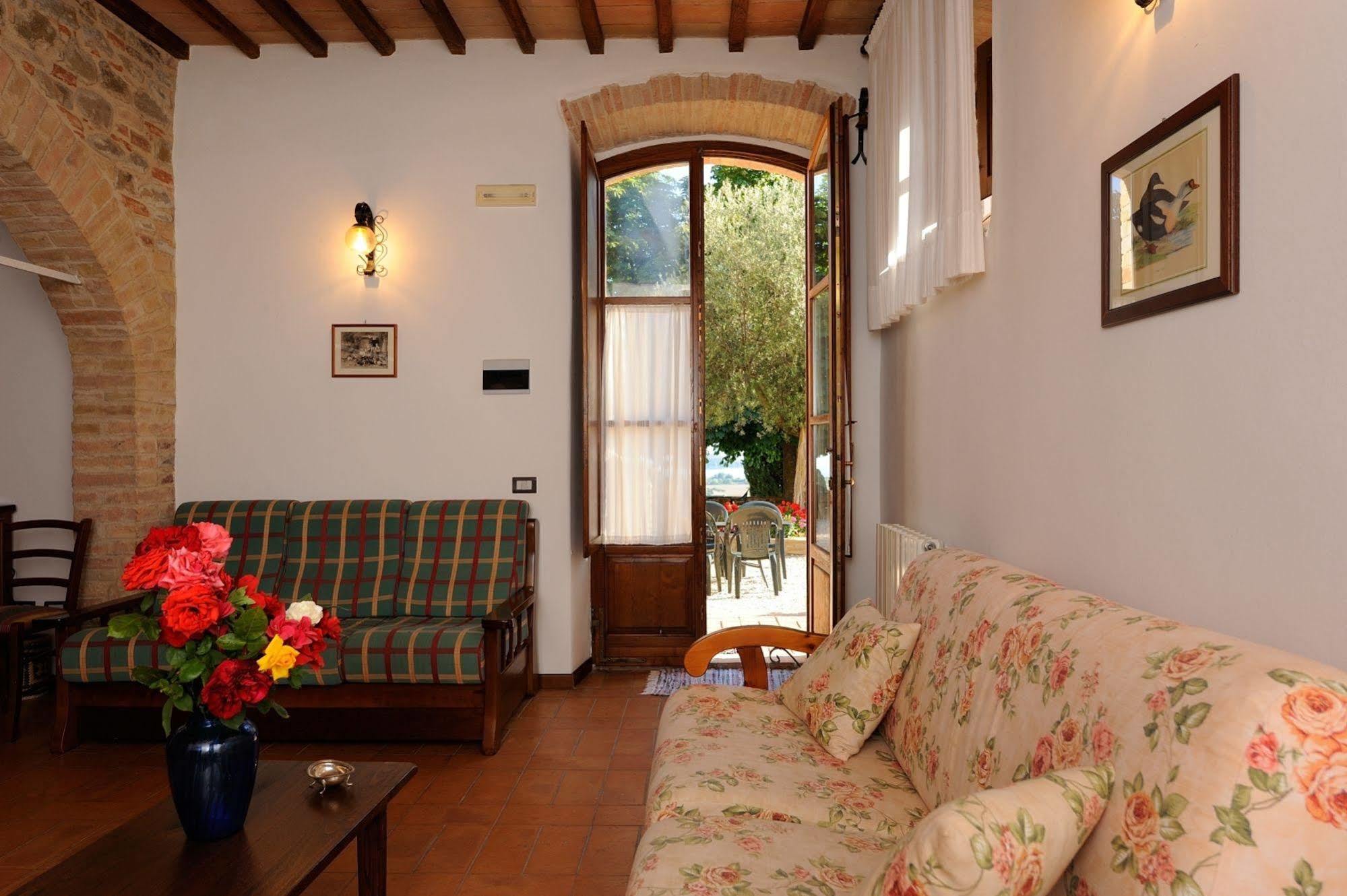 Отель Relais Borgo Torale Пассиньяно-суль-Тразимено Экстерьер фото