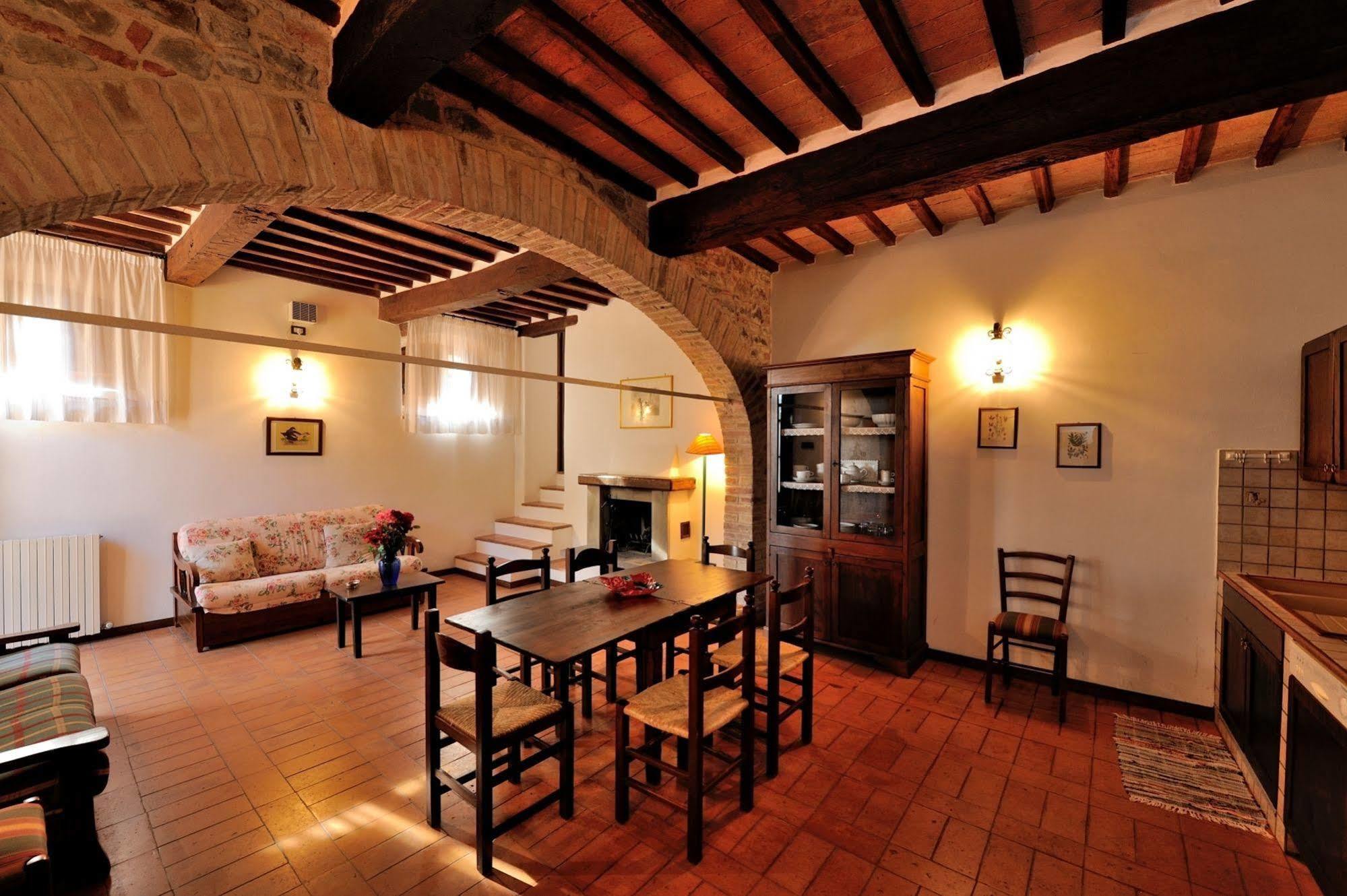 Отель Relais Borgo Torale Пассиньяно-суль-Тразимено Экстерьер фото